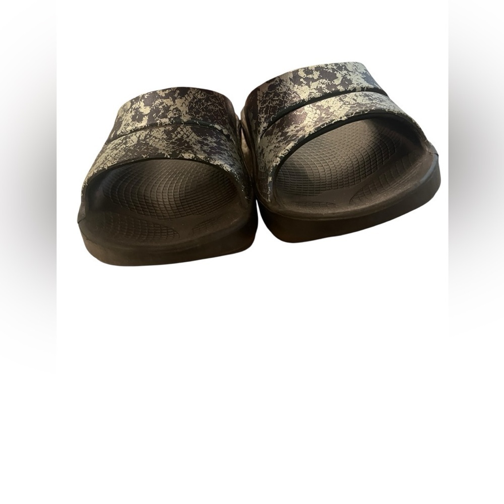 Oofos Woman OOahh Slide Snake Skin Black Blue Gray Slip On Sandals Size 9 - Picture 4 of 7